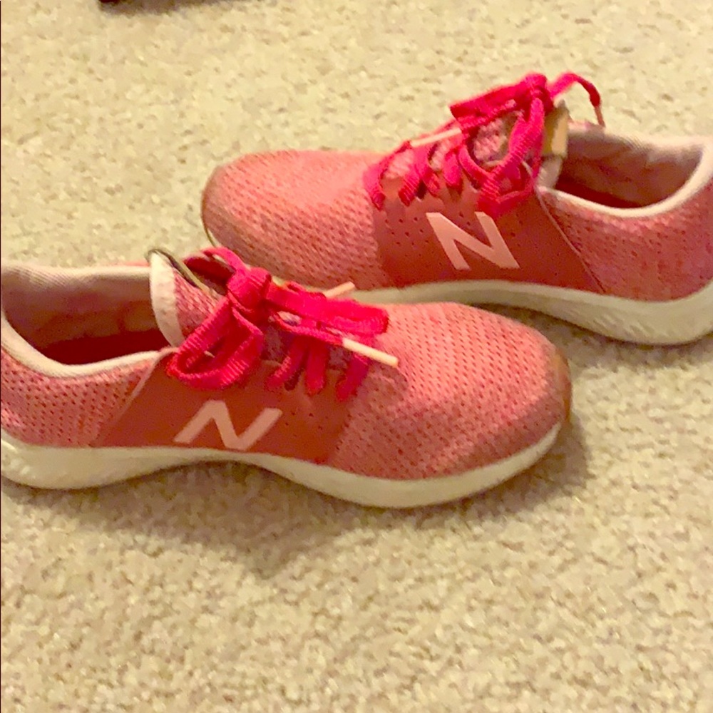 Girls tennis shoes